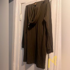 Lou & Gray oversize dark olive hoodie. Great for the autumn or the fall time!!!